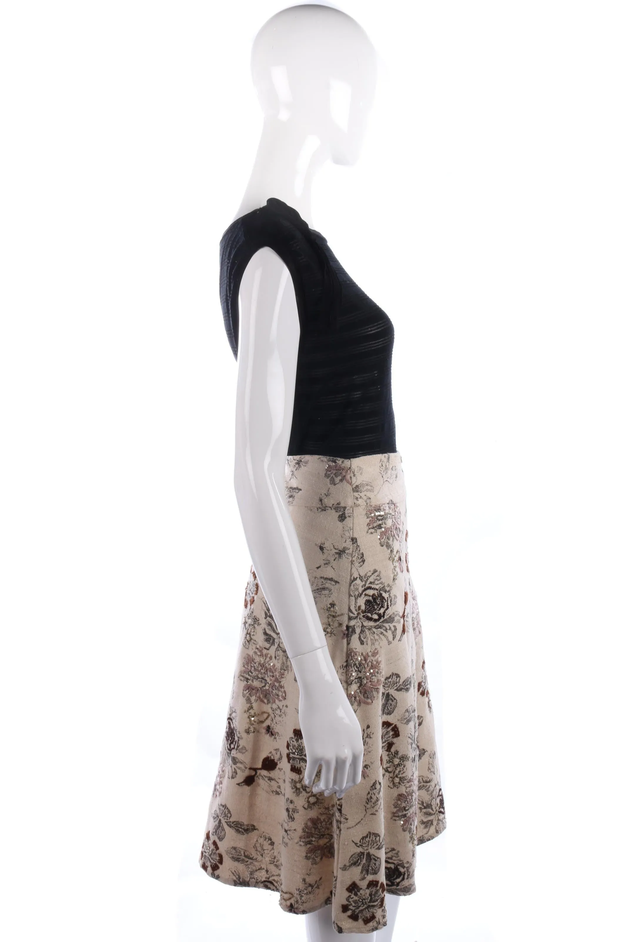 Embroidered skirt cream and black floral with embroidery size 8