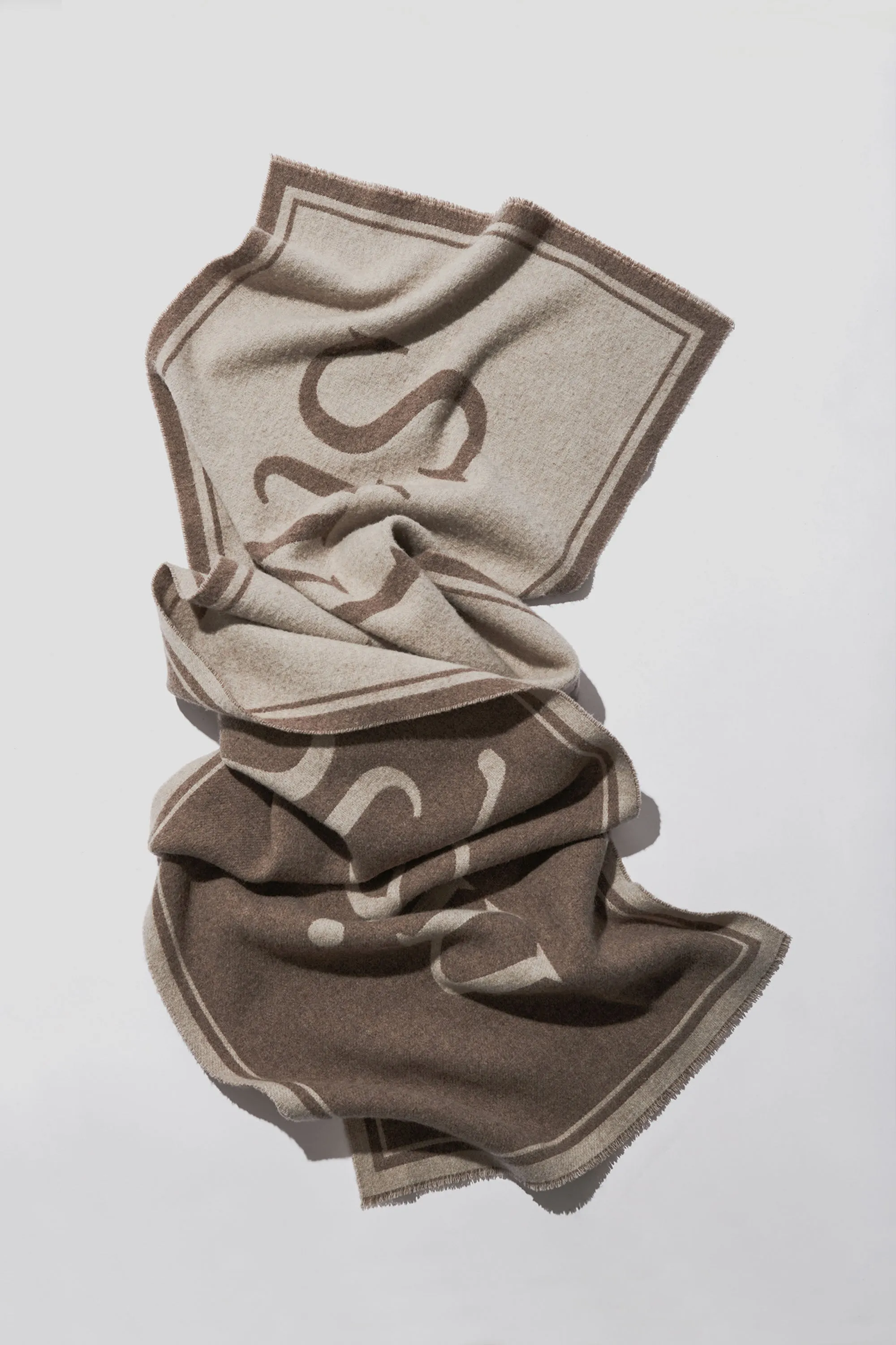 WIDE SIGNATURE SCARF - THALIA BEIGE